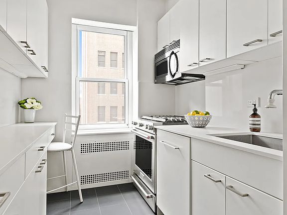 4th image of 215 E 79th St APT 7-C