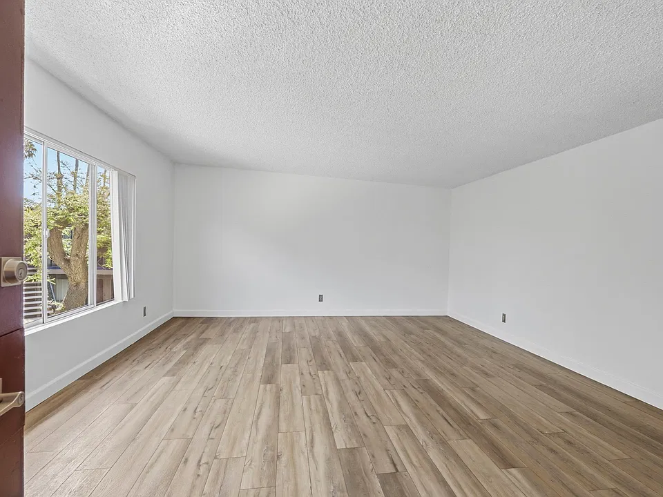 540 W Channel Islands Blvd #B