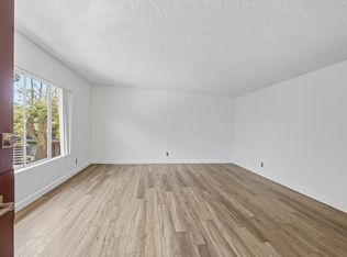 540 W Channel Islands Blvd APT B, Oxnard, CA 93033