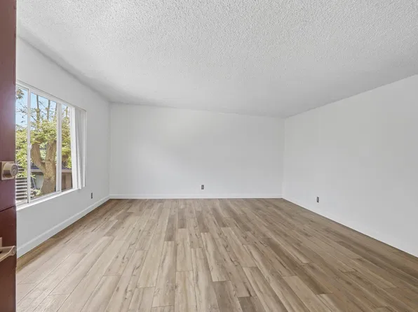 540 W Channel Islands Blvd APT B, Oxnard, CA 93033