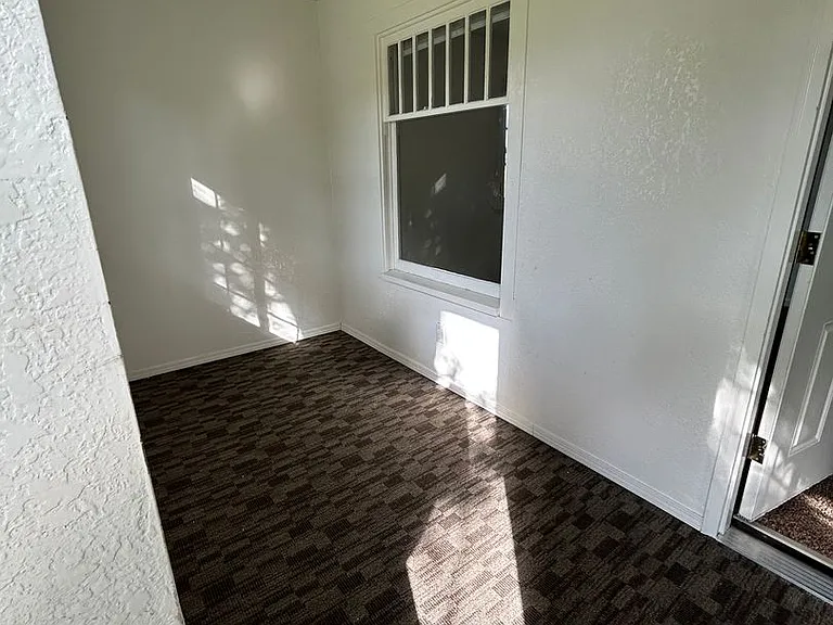 1015 10th Ave S — Photo 15