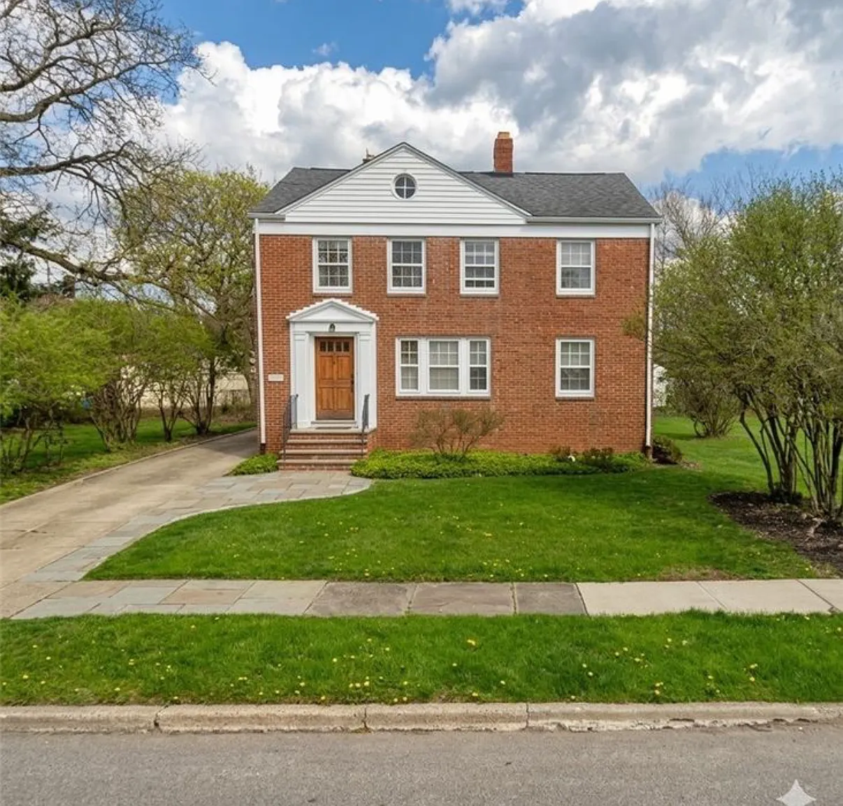2 bed, 1100 sqft, $1,450 — Photo 1