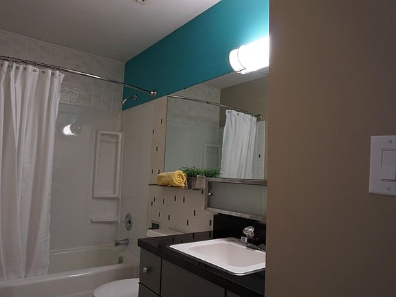 5th image of 3000 Farnam St APT 6C