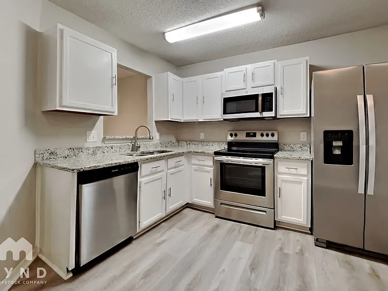 580 Staffordshire Dr — Photo 4