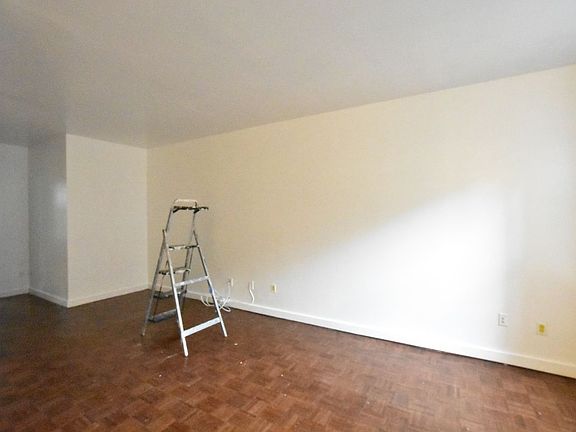 5th image of 263 Pleasant Ave APT 3C