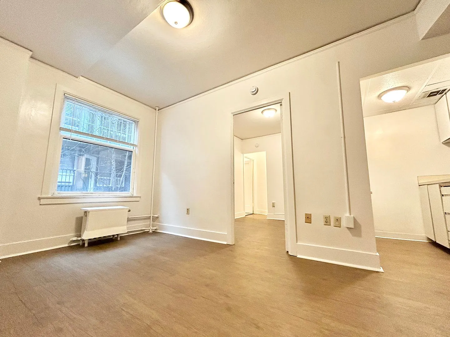 Burlingame Apartments — Photo 4
