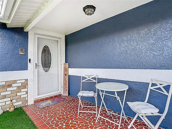 5th image of 9430 Palm Ave