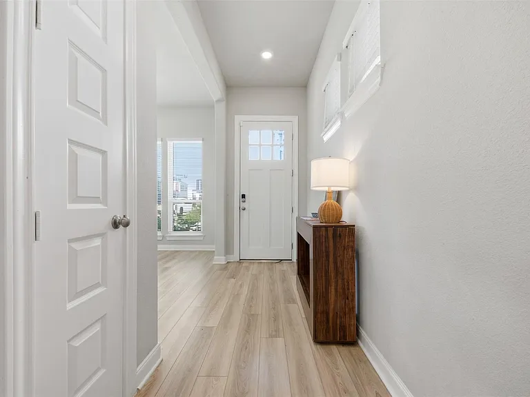 2406 Driftwood Trl — Photo 3