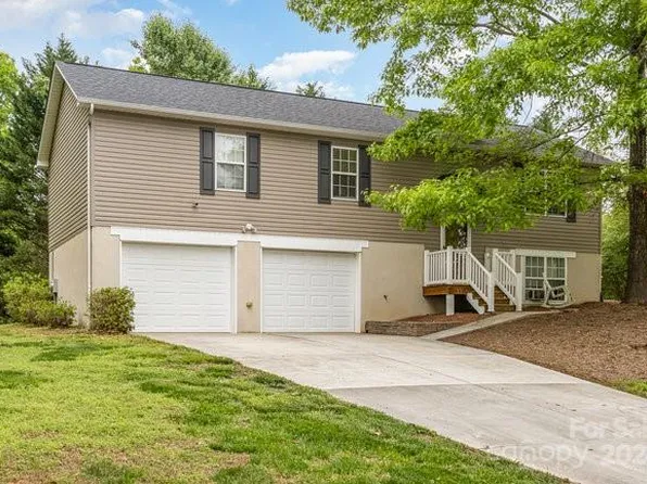 5129 Hanging Rock Ct, Hickory, NC 28601