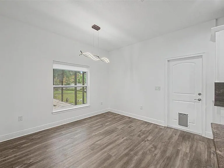 606 Royal Crest Dr — Photo 11