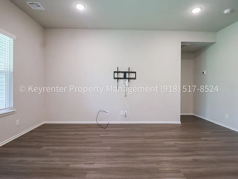 3313 N 23rd West Ave — Photo 21