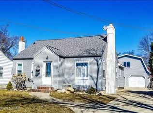 37 33rd St SW, Wyoming, MI 49548