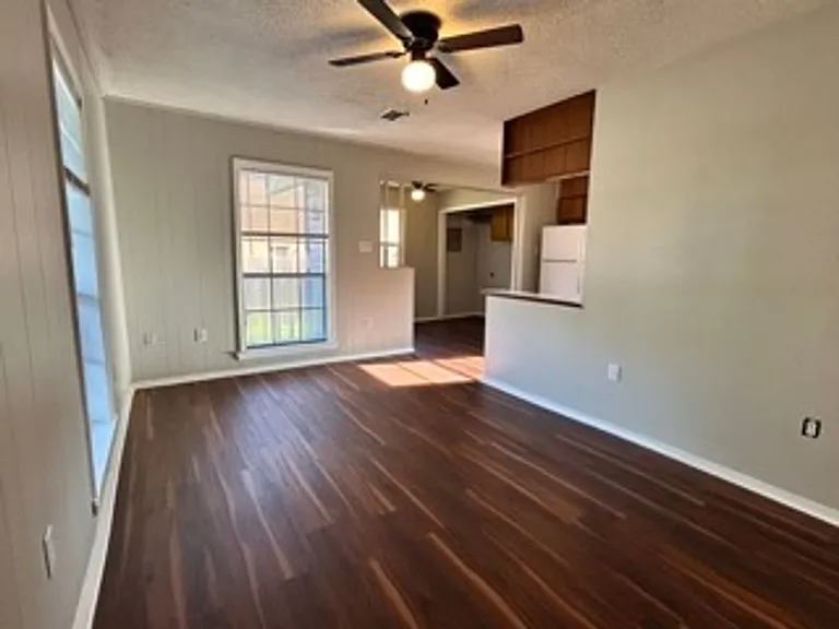 212 Lawler Ave — Photo 6