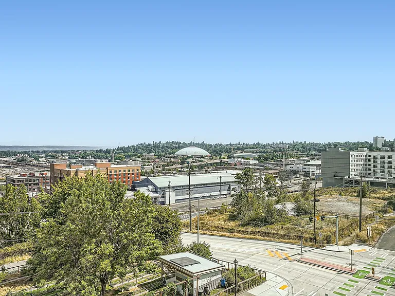 Welcome to AV Lofts! Beautiful views plus in-unit laundry! Up to 8 weeks free! — Photo 44