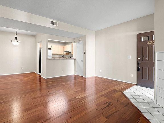 4th image of 24101 Del Monte Dr Unit 423