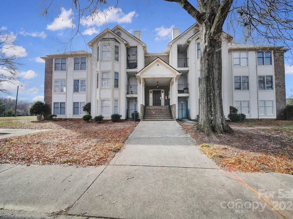 6270 Rosecroft Dr, Charlotte, NC 28215