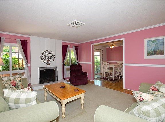 3rd image of 943 N Gardenia Ave