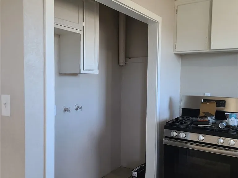 1012 E Navajo St — Photo 3