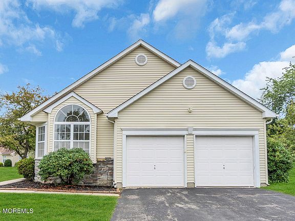 3rd image of 2464 Spring Hill Drive
