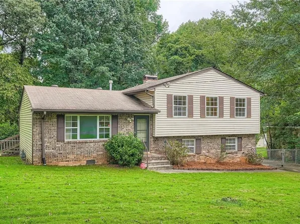 6268 Crestview Ln, Forest Park, GA 30297