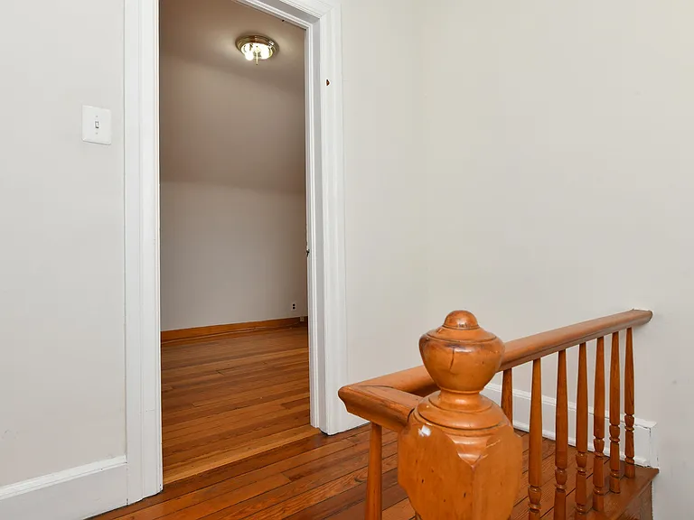 241 Maple St — Photo 11