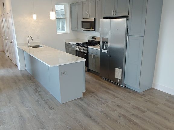5th image of 4418 N Austin Ave #201