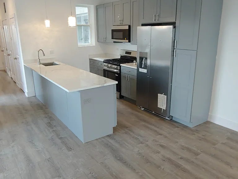 4414 N Austin Ave #100 — Photo 6