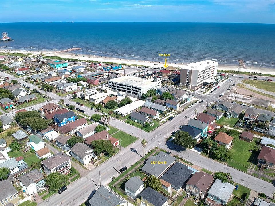 2 Blocks from Galveston's Seawall and Beach