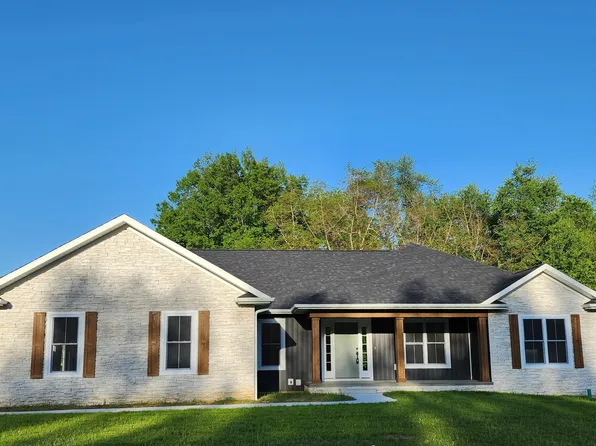 210 Fawn Ln, Washington, IN 47501