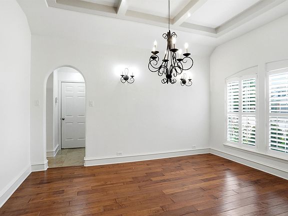 5th image of 2705 Cliffwood Dr