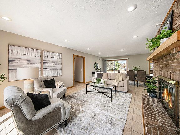 3rd image of 1190 Landsend Ln