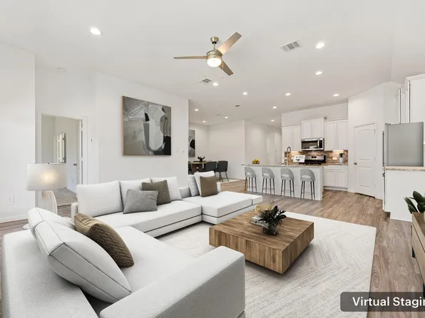 907 Youth Water Rd, Montgomery, TX 77316