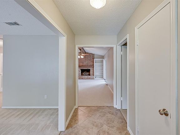 4th image of 2871 Selma Ln