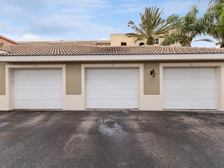 424 Luna Bella Ln #432 — Photo 31