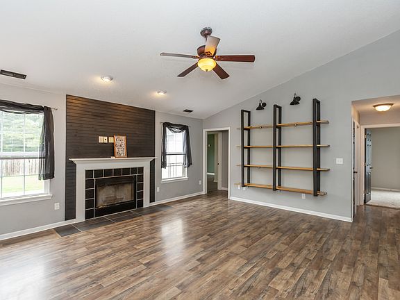 4th image of 2066 Creekside Dr