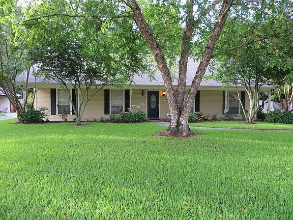 3rd image of 139 Oakwood Dr