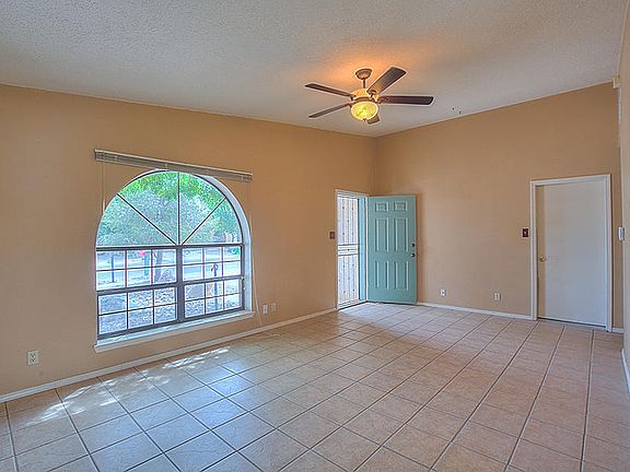 4th image of 402 Calle Don Demetrio NE