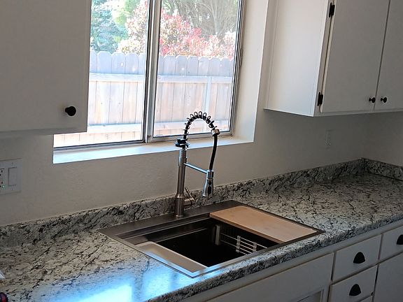 3rd image of 325 Collier Way