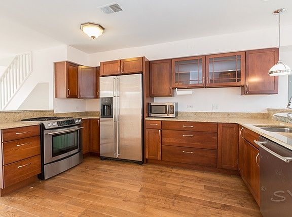 4th image of 600 W Armitage Ave #1