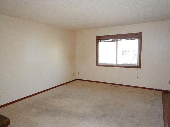 2nd image of 815 Evergreen Cir
