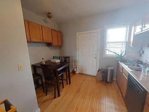 3rd image of 2552 N Hamlin Ave #2