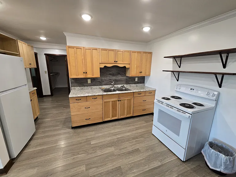 713 W Bell Ave — Photo 9
