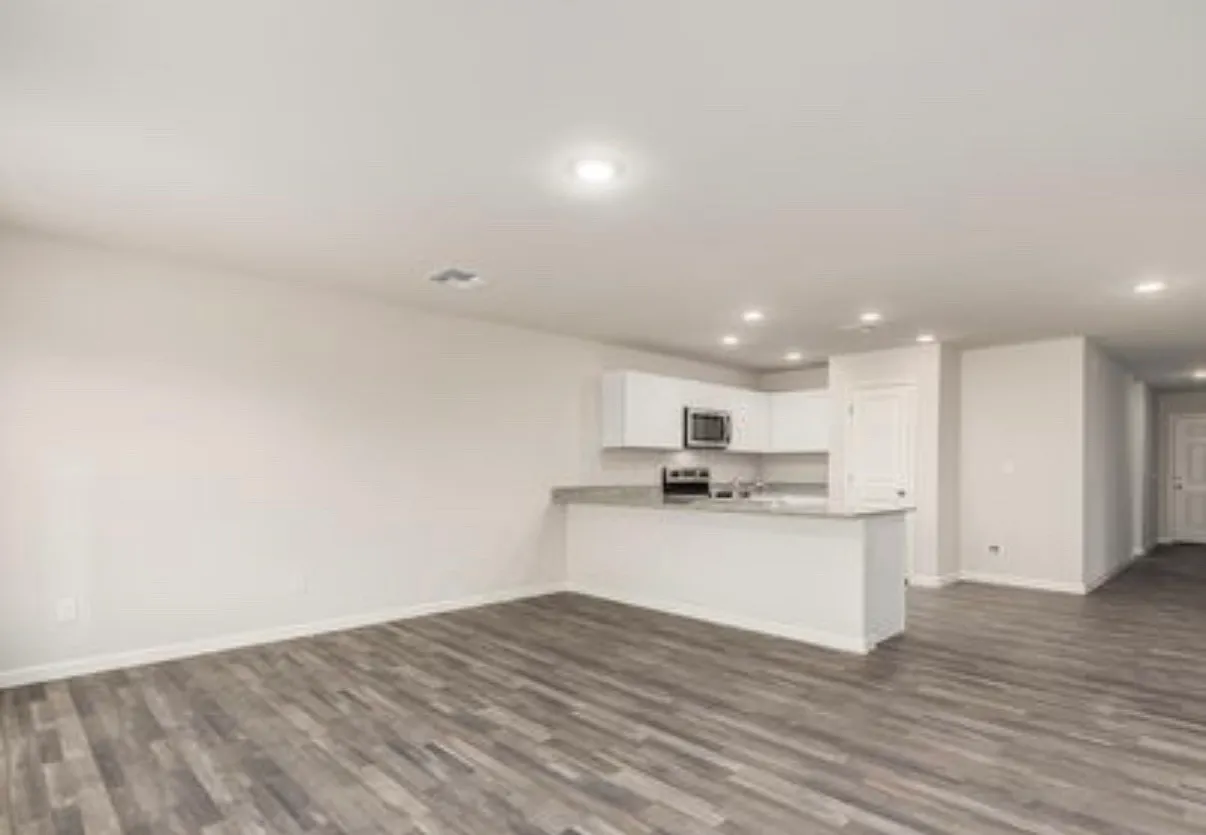 4 bed, 1402 sqft, $1,750 — Photo 4