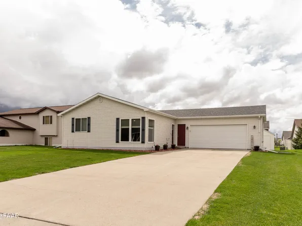 1508 14th Ave SE, East Grand Forks, MN 56721