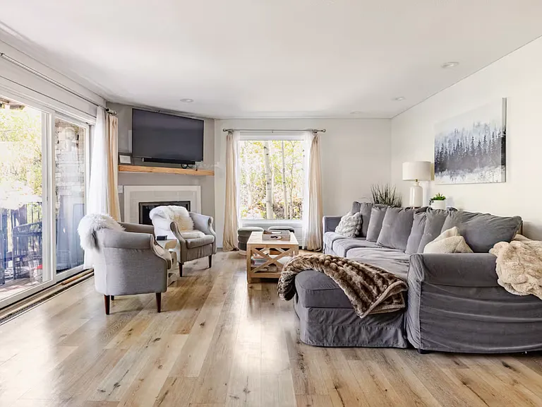 35 Upper Woodbridge Rd — Photo 4