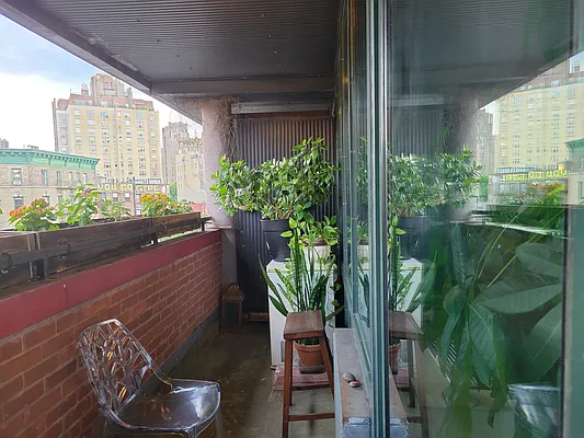 Rented by Chartwell Manhattan Realty | media 22