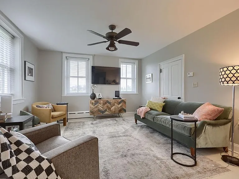 2047 Jarvis Rd — Photo 23