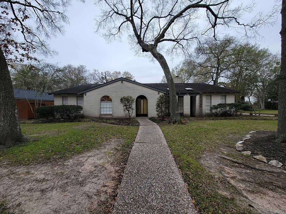 1st image of 4002 Rolling Green Dr