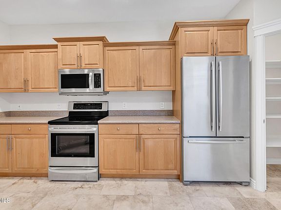 5th image of 15221 N CLUBGATE Drive #1013
