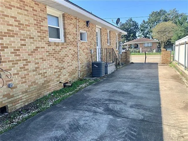 2337 Plaza Dr — Photo 4